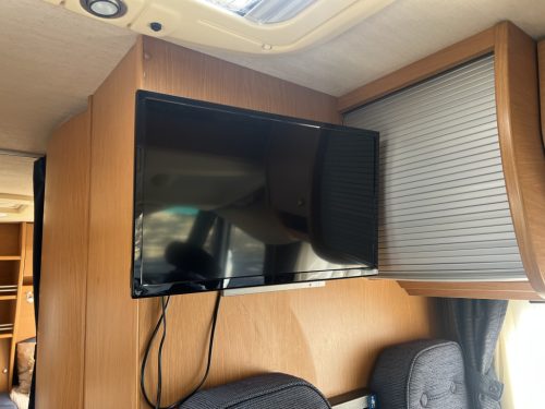 Laika Ecovip 715 SINGLE BEDS+POP-TOP ROOF MOTOR AIR CONDITIONING TOW HITCH photo: 18