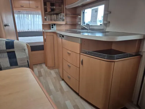 Hobby De Luxe 440 SF photo: 6