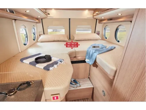 Malibu Van Two Rooms 640 LERB L&auml;ngsbetten, Automatik Foto: 4