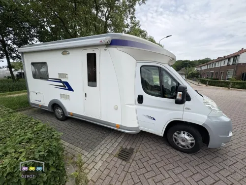 Eura Mobil Terrestra 670 SB French bed photo: 0
