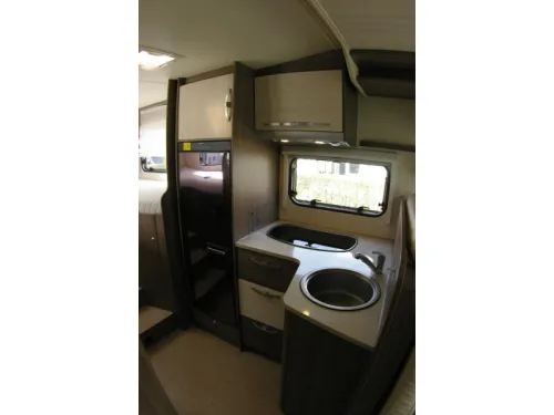 B&uuml;rstner Ixeo Time IT 726 G Single beds, Pop-top roof. photo: 12