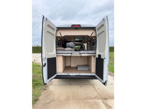 P&ouml;ssl Summit 640 180 PS AUTOMAAT / WECHSELRICHTER 1500W / Massenschalter / CARPLAY / TV Foto: 5