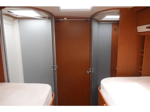 Hymer B class 678 2 person version photo: 19