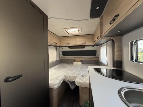 Weinsberg CaraOne Edition HOT 480 EU Einzelbetten / Rundsitzgruppe  Foto: 8