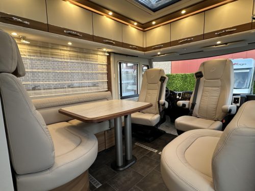 Dethleffs Globetrotter 7850 XLI DBM Premium, Upper cabinets photo: 9