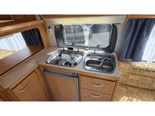 Knaus Blue Line 450 TF franz&ouml;sisches Bett Rundsitzgruppe Toilette Foto: 6
