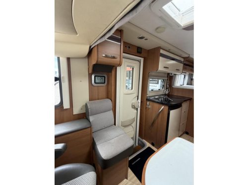 LMC Liberty Explorer 635G Transverse bed Pop-top roof Solar panel Awning photo: 15