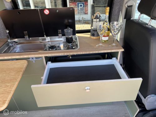 Volkswagen T6 2017 L2H1 Nevada two-tone neu ausgebaut! Foto: 13