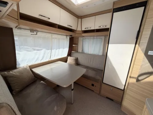 Dethleffs Camper Avantgarde 460 EL Muy completo foto: 6