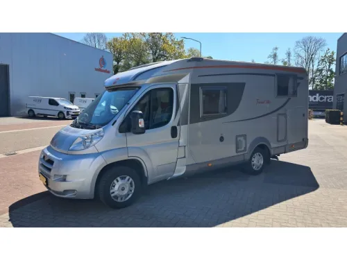 B&uuml;rstner Travel Van T 620 1st owner / NL camper photo: 4