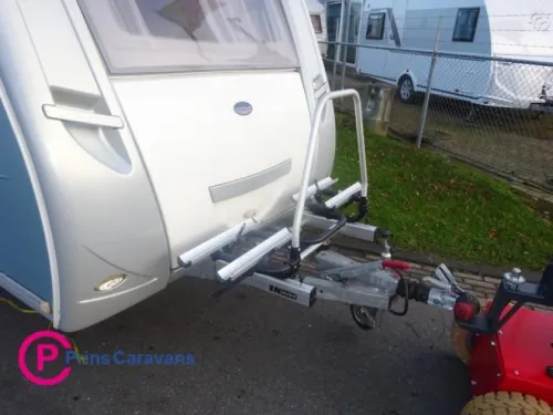 Caravelair Venicia 420 Met Dwars Bed en Treinzit  foto: 9