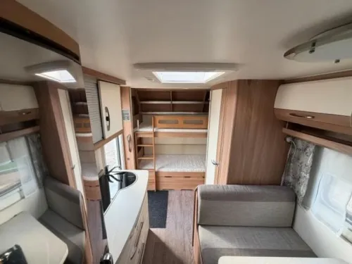 Hobby De Luxe 490 KMF Etagenbett sehr komplett Foto: 15