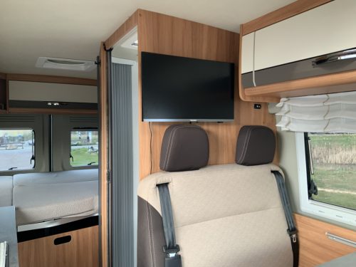 P&ouml;ssl Summit 600 Van conversion, 2.3 160 HP, with timing chain, Transverse bed, Motor-air conditioning, Swivel seats, Year of manufacture 2018 Camper centrum on the road Marum photo: 8