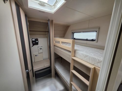 Hobby De Luxe Edition 545 KMF New Awning, Mover photo: 12