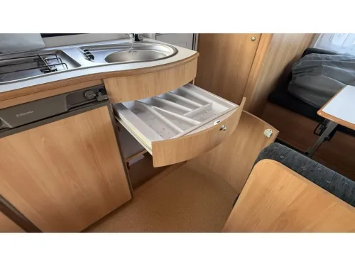 Home-Car Racer Trophy 43 fixed bed dinette toilet photo: 10