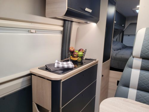 Chausson V 690 Sport-line pop-top roof bed photo: 14