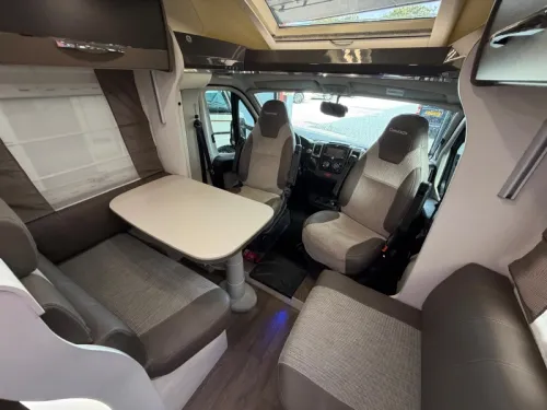 Chausson Welcome 728 EB Queensbed Pop-top roof 42000 km photo: 8