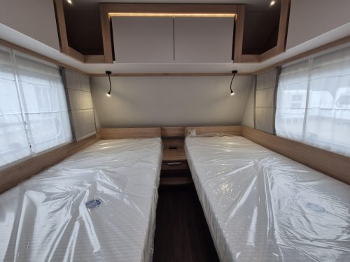 Knaus Sport Platinum 500 EU U-shaped dinette + single beds photo: 6