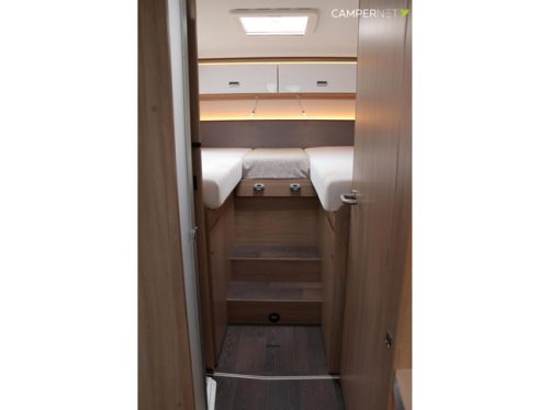 Laika KOSMO 509L 160hp Automatic | Single beds | Separate shower | LPG system | Solar panels | Bearlock | Awning | Roof fan photo: 14