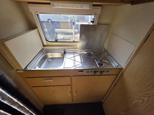 Kip Kompakt 420 EK Fixed toilet and awning! photo: 9