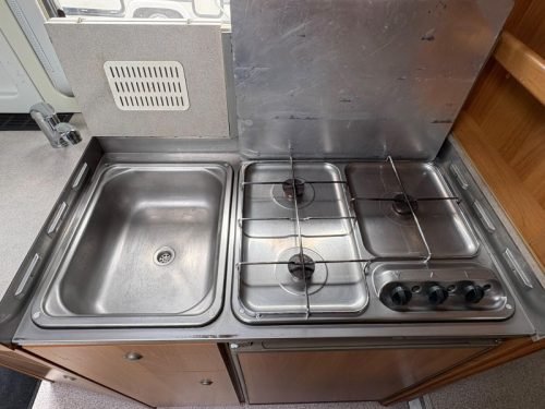 Knaus Travel-Liner 640 Airco,Festbett,Hubdach  Foto: 12