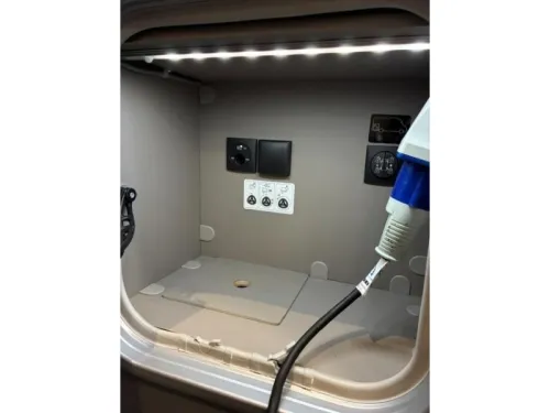Adria Compact Supreme DL 2027 automaat  foto: 17