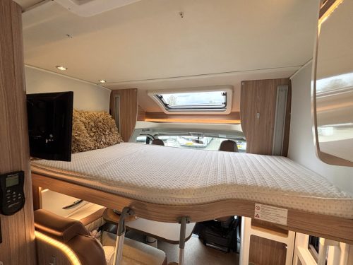 B&uuml;rstner Lyseo Limited 690 G 9-TR AUT ENKELE BEDDEN + HEFBED photo: 3