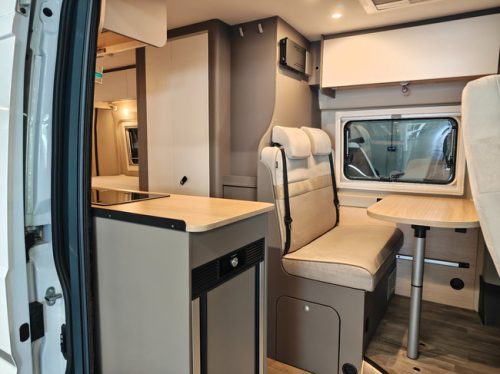 LMC INNOVAN 600 140HP Skyroof, Solar, Facelift photo: 2