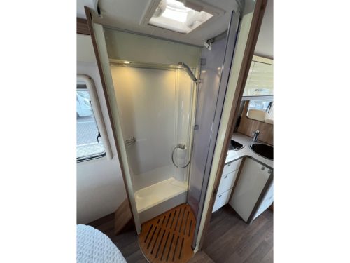 B&uuml;rstner Aviano I 727 French bed pop-top roof 150HP photo: 15