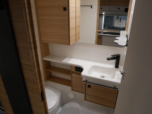 Dethleffs Summer Edition 530 DR U-shaped dinette + Queensbed photo: 15