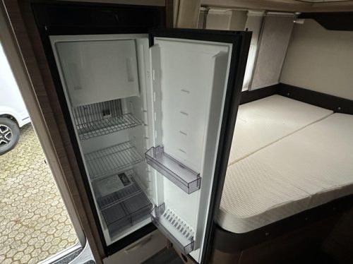 Knaus L!ve Wave 650 MF 180HP-AUTOMATIC-694CM photo: 9