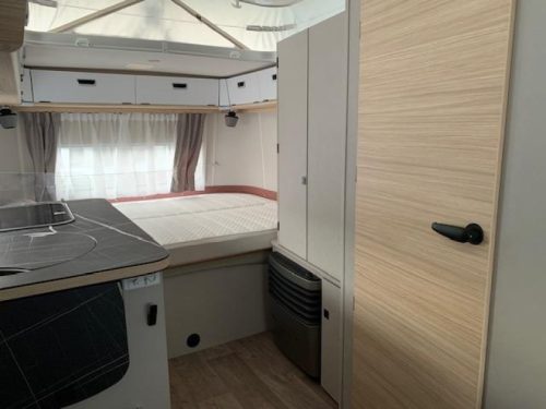 Eriba Touring Urban 530 Fliegengittert&uuml;r/Serviceluke/Markise Foto: 9