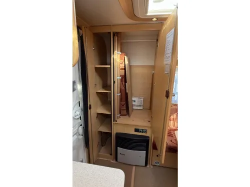 Dethleffs Camper 440 DB Querbett Sitztoilette Foto: 3