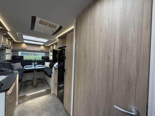 Frankia F-Line 740 PLUS U-shaped dinette Single beds Air conditioning photo: 4