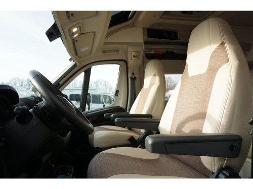 Eura Mobil Van 635 HB Aufstelldach - el. Hubbett 1. Besitzer Foto: 8