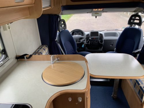 McLouis Lagan 253 G Semi-integrated, Small camper, with bicycle garage, Transverse bed, Year 2006 Camper center On The Road photo: 9