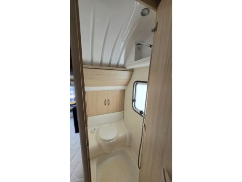 Hobby De Luxe Edition 650 KMFE awning photo: 6