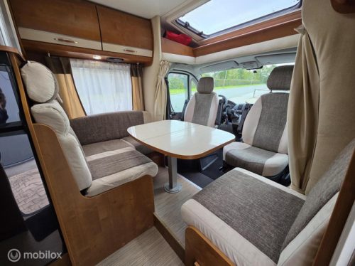 RAPIDO 690F 2010 131pk &acirc;Airco, Solar, Queensbed, Trekhaak&acirc; foto: 9