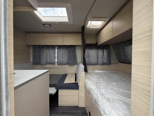Weinsberg CaraLife 500 QDK Etagenbett / Querbett  Foto: 8
