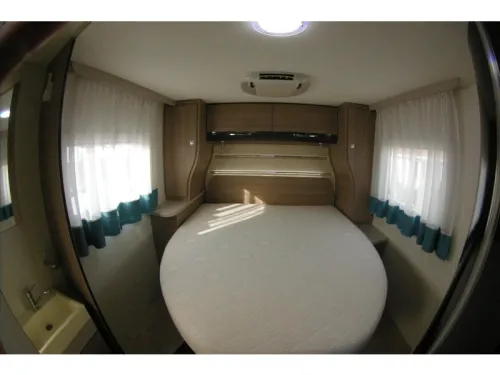 Chausson Flash 718 XLB Queensbed, Hubdach, Klimaanlage. Foto: 14