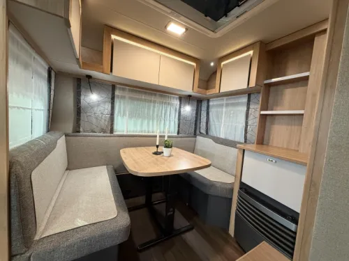 Knaus Sport 460 EU single beds / dinette photo: 15