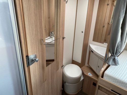 Su T68 Adventure Edition, automatic, TV + sat, single beds and pop-top roof photo: 15