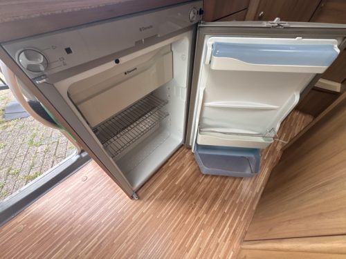 B&uuml;rstner Travel Van T 620 Single beds Air conditioning photo: 4