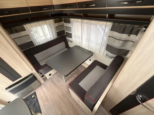 Hobby De Luxe Edition 440 SF MOVER-VORZELT-MARKISE Foto: 3
