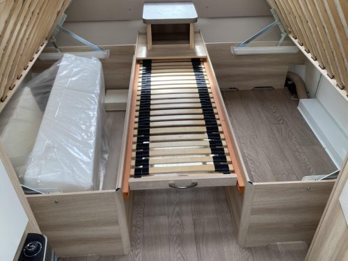 Hobby De Luxe 540 UL Single beds  photo: 11