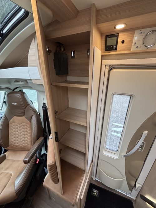 B&uuml;rstner Travel Van T590 TRANSVERSE BED+SEATING AREA EURO 6 SOLAR PANEL photo: 16
