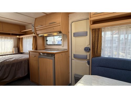Fendt Saphir 470 F transverse bed dinette toilet photo: 6