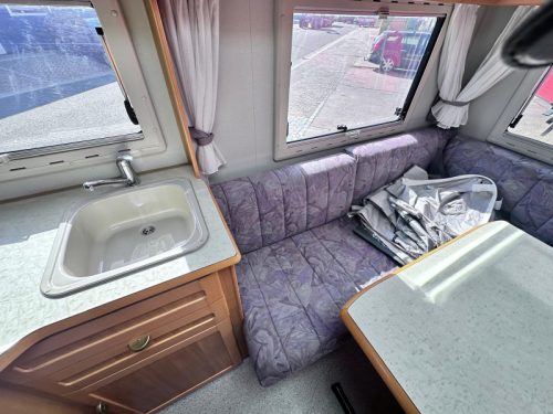Hymer B 534 Original NL, Rundsitzgruppe Foto: 7