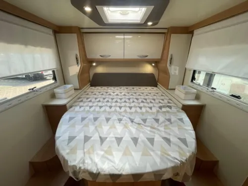 McLouis Sovereign 481 G Queens bed Pop-top roof 32000 km photo: 19