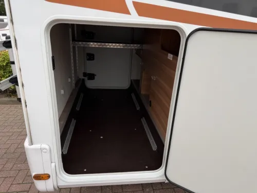 Weinsberg CaraCompact Pepper 600 Single beds 44000 km AC photo: 7